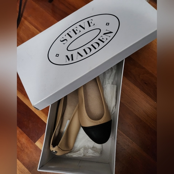 Steve Madden Shoes - Steve Madden Beige and Black Flats